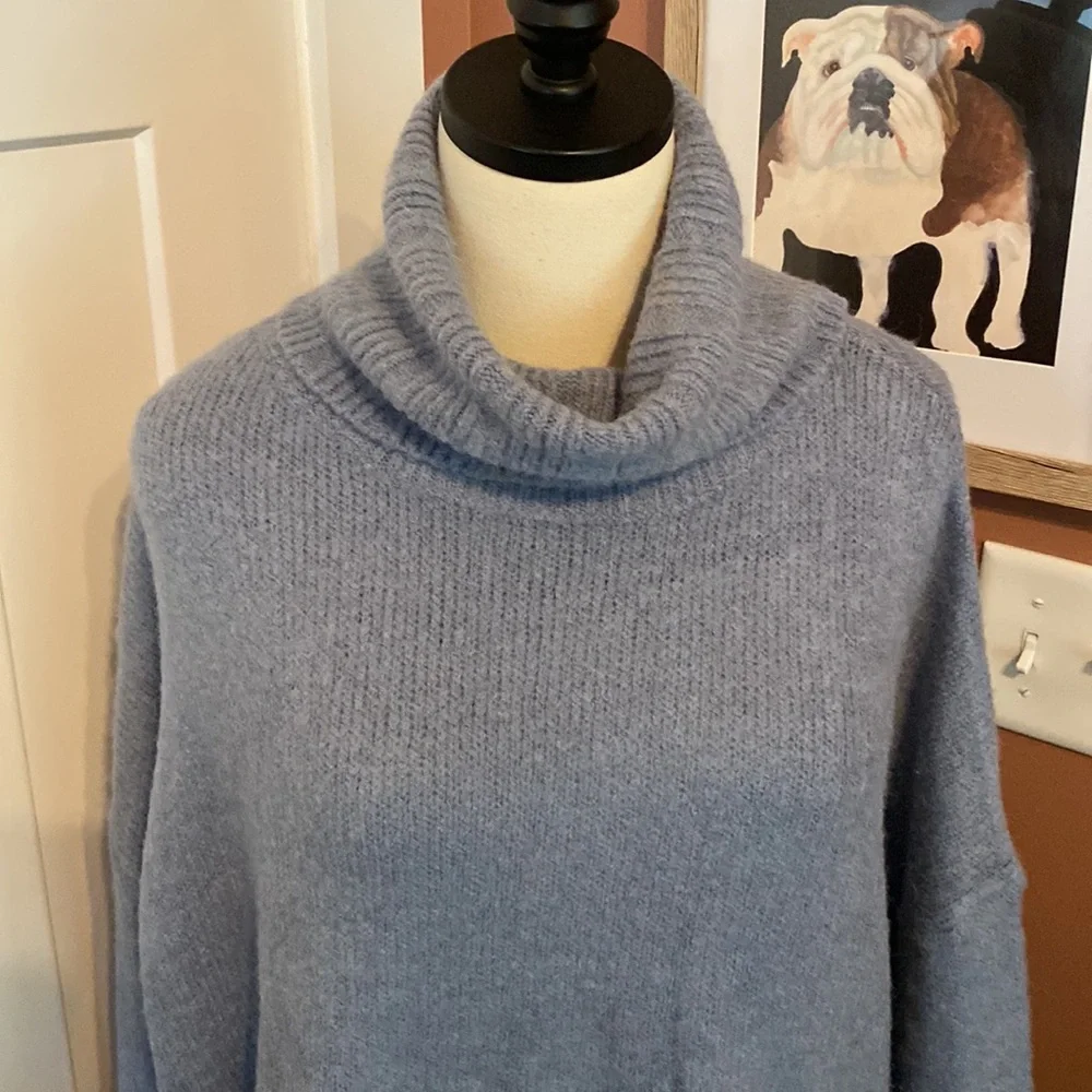 FABLE cowl neck chunky blue gray short waist M/L acrylic blend sweater